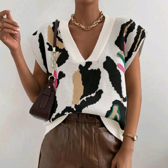 Sweaters - Women's V-Neck Batwing Pattern Casual Sweater Vest